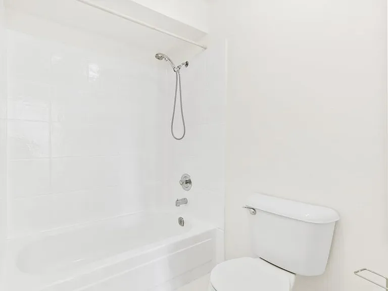 1040 E Washington Ave — Photo 24