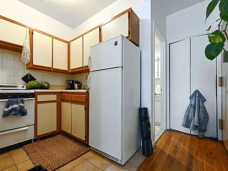 150 Orchard St #4 — Photo 4