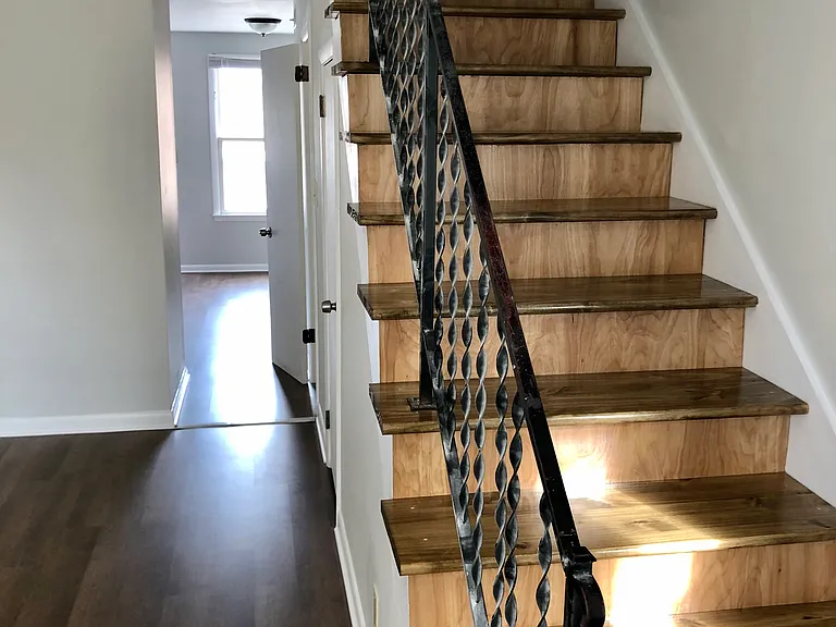 1020 Hickory Hill Ln — Photo 5