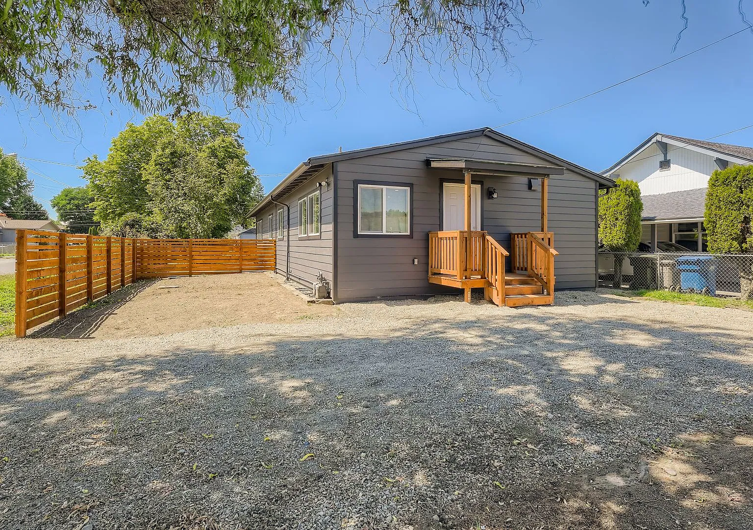 Modern, Beautiful Fully Remodeled 2br/1ba Available August 5th!! Tour Today — Photo 2