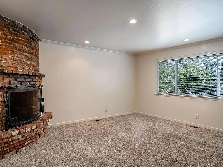 881 Lobos St — Photo 8