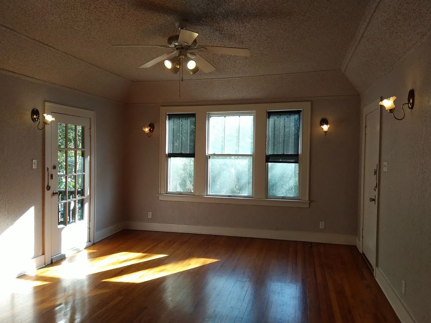 *Coming Soon* Spacious 2-Bedroom With Front & Back Balconies In Deco District! — Photo 3