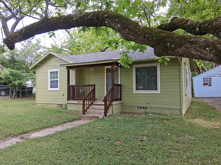 414 W Mims St — Photo 3