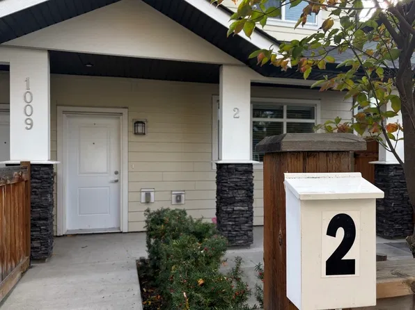 1009 Stockwell Ave #2, Kelowna, BC V1Y 6W4
