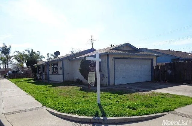 98 Maxwell Ave photo 1