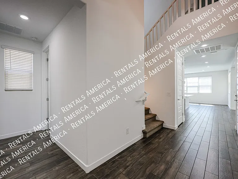 1051 E Armstrong Way — Photo 5