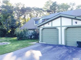 108 Drexelgate Ct, Middle Island, NY 11953
