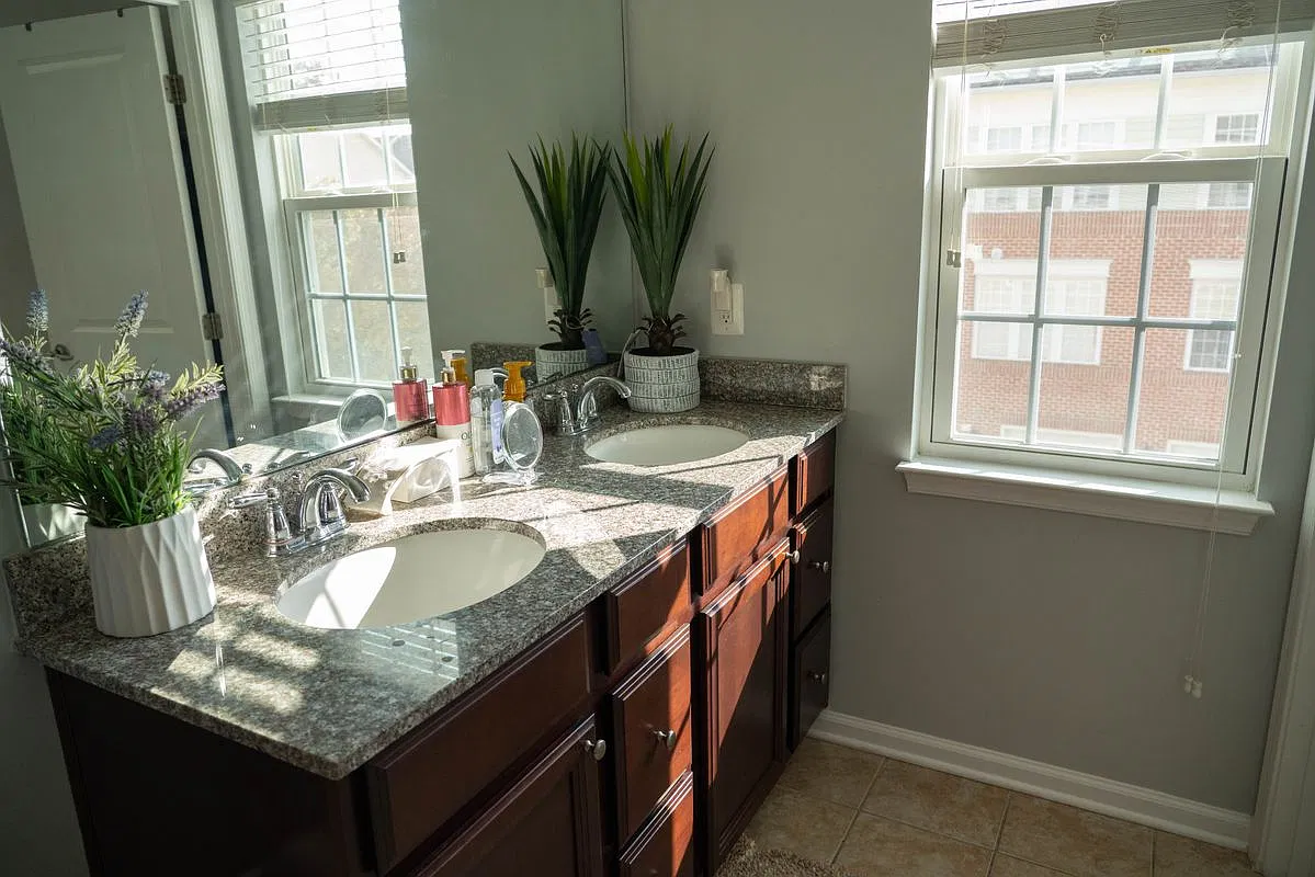 3 bed, 2.5 bath, 1946 sqft, $2,800 — Photo 4