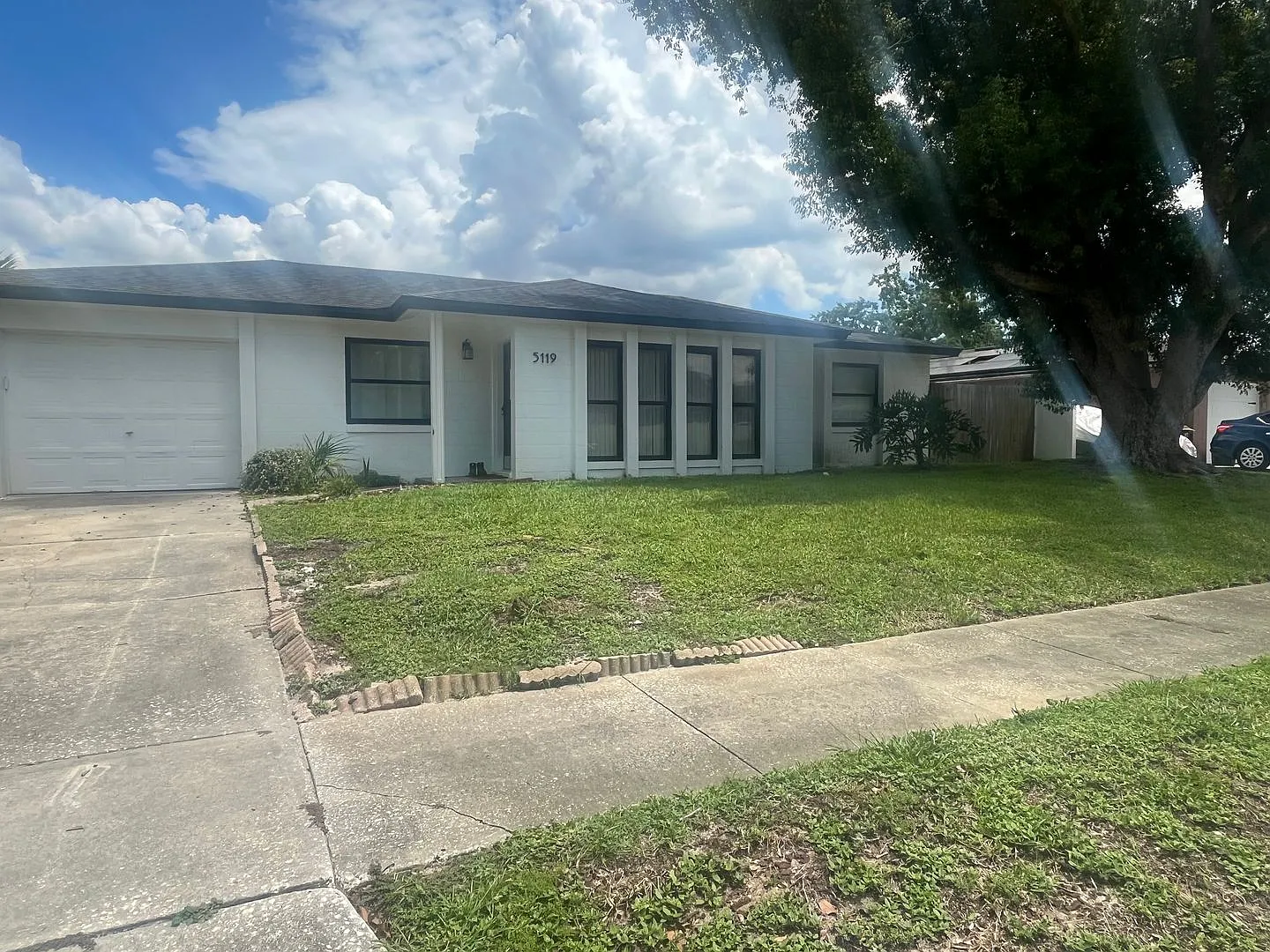 Stunning 3-Bedroom Home with Pool and Custom Features in Winter Park, FL — Photo 2
