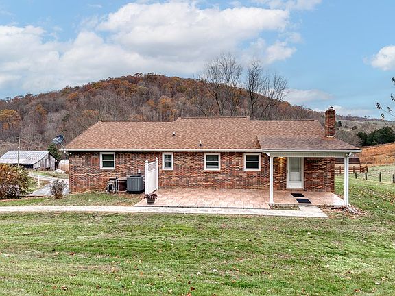4th image of 19024 Warwick Ln