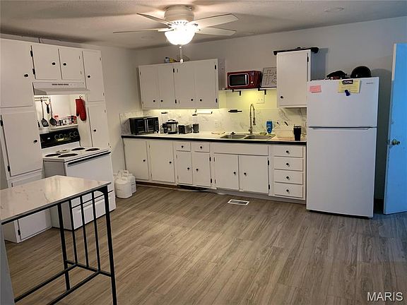 4th image of 311 W Main St