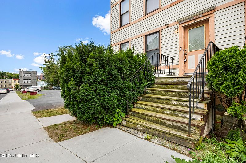 3rd image of 24 Delaware Street
