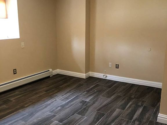 4th image of 489 Bradford Ave