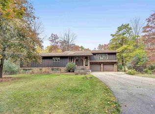 N2527 Pleasant View Ln, Waupaca, WI 54981