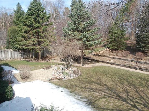 3rd image of 361 Wyndham Cir E