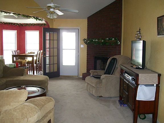 4th image of 4109 Whispering Oak Dr
