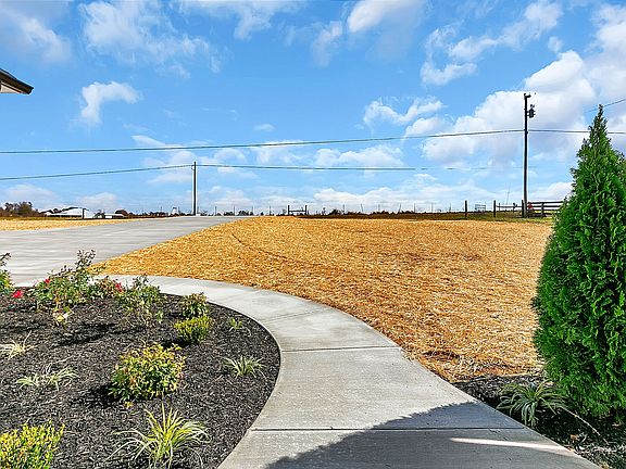 5th image of 516 Airport Lake Rd