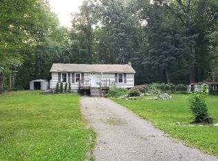 61 Elm St, Hewitt, NJ 07421