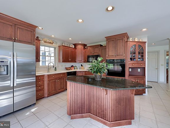4th image of 502 Country Meadows Dr