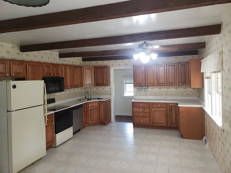 9739 Maysville Rd — Photo 2