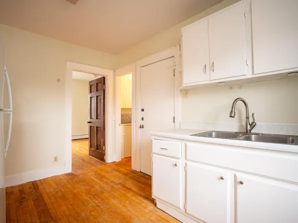 7 Mulberry St #2, Claremont, NH 03743