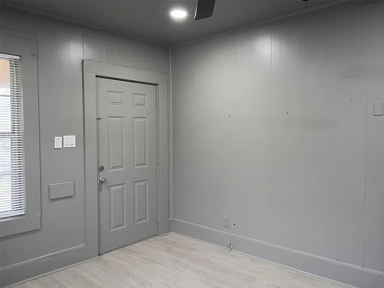 7815 Dayton St — Photo 14