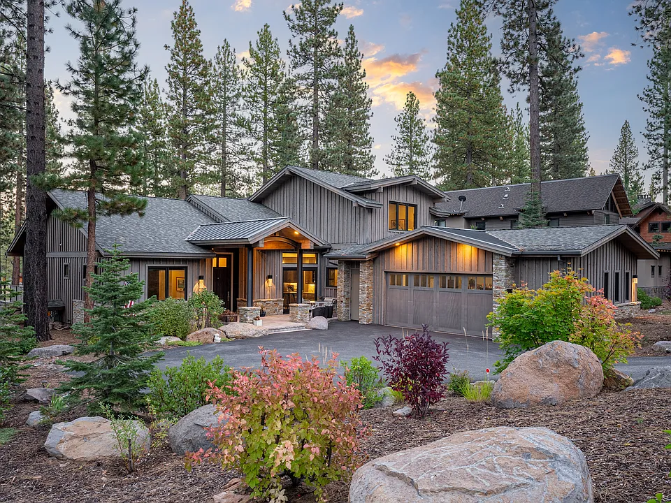 9265 Heartwood Dr