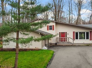 18763 Sharon Dr, Chagrin Falls, OH 44023