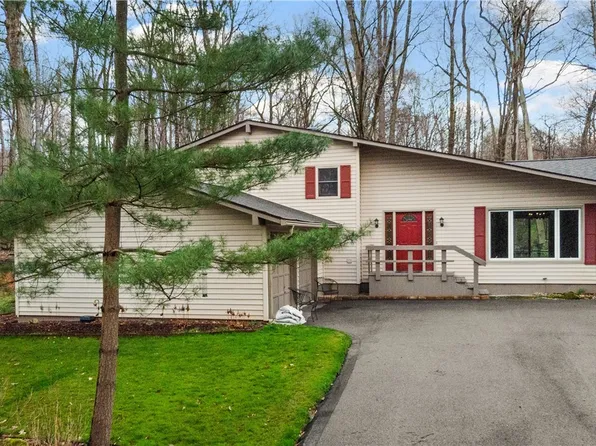 18763 Sharon Dr, Chagrin Falls, OH 44023