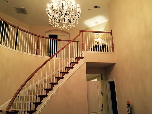 Great 2 story foyer