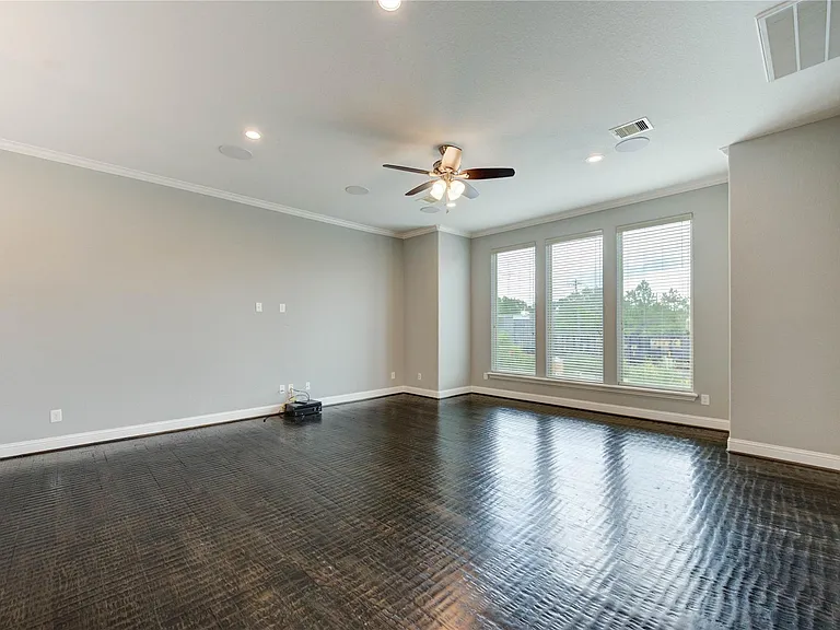 5711 Allen St — Photo 15