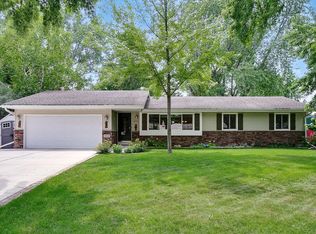 2522 Brenner St, Roseville, MN 55113