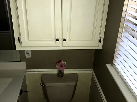 4th image of 503 April Dr