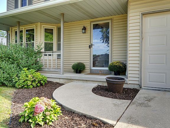 2nd image of 3205 Clove Dr
