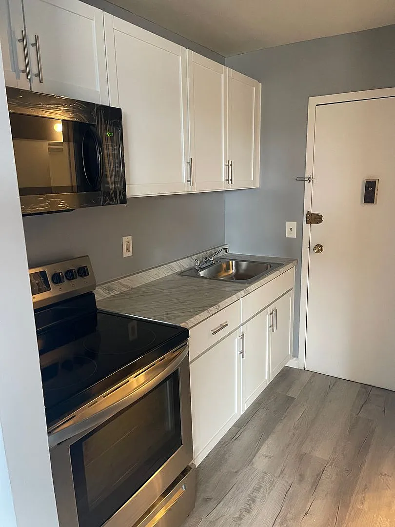 Multi-Fam106-122 Polk Street — Photo 1