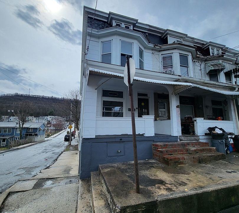 1st image of 300 W Spruce St
