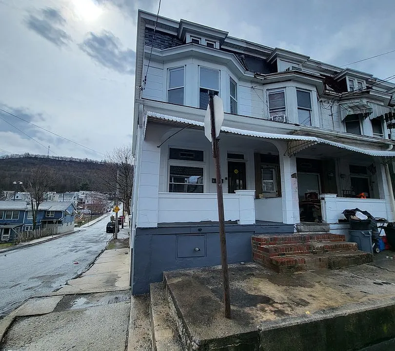 300 W Spruce St