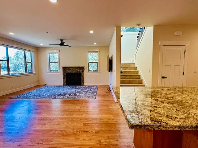 512 Lockewood Ln — Photo 8