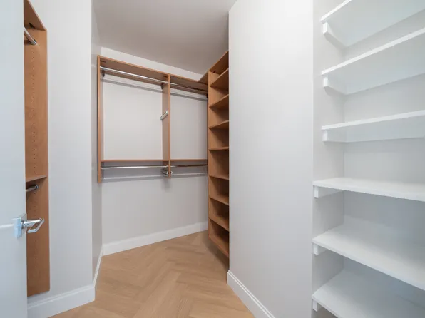 160 Riverside Boulevard image 10 of 21