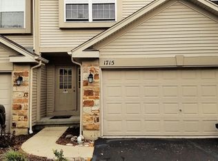 1715 Maplewood Ct, Grayslake, IL 60030