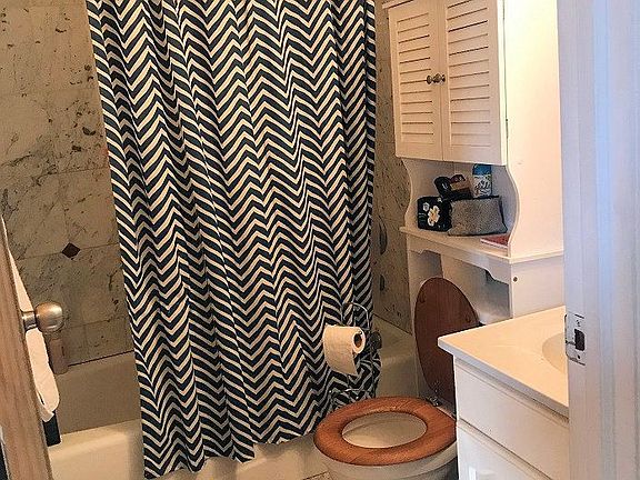 4th image of 219 Eldridge St APT 5