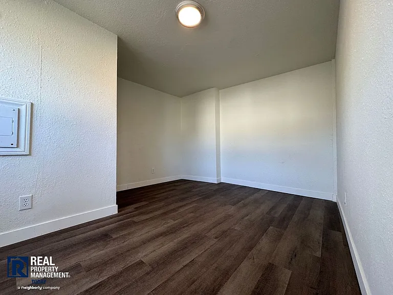 Hallassan Investments - Woo - 204-212 — Photo 13