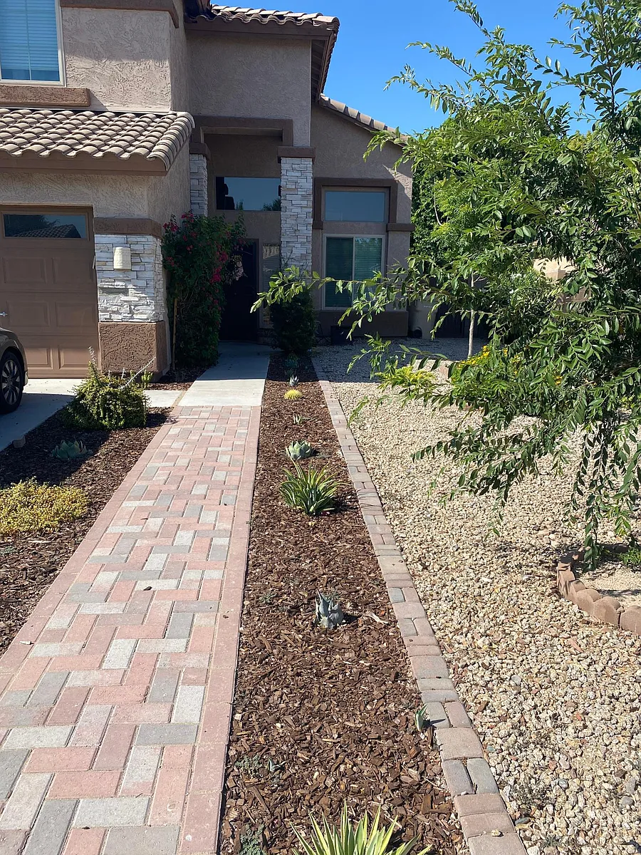Building Photo - 9250 W Lone Cactus Dr