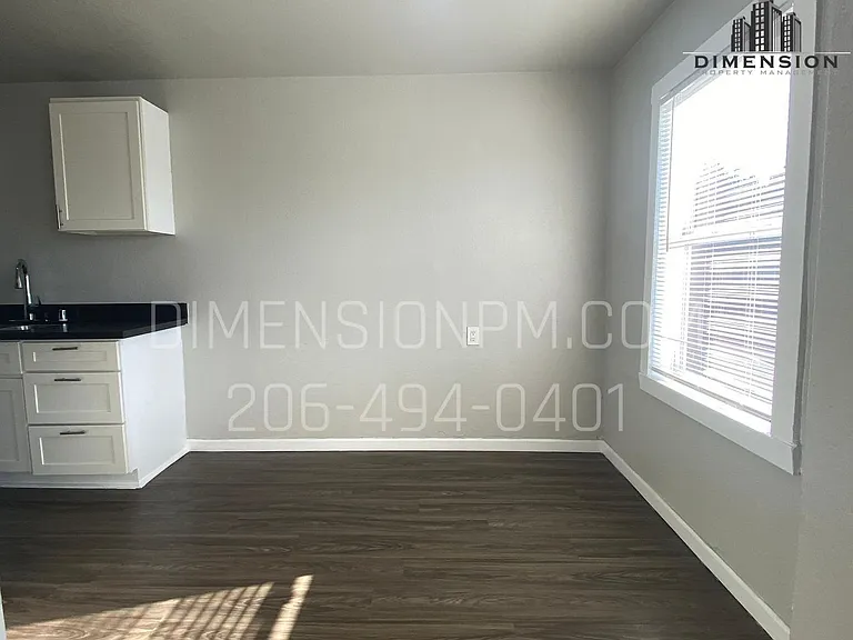 5401 Pacific Apartments — Photo 20