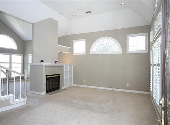 3rd image of 6429 White Oak Dr
