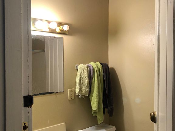 5th image of 3202 Glendora Ave