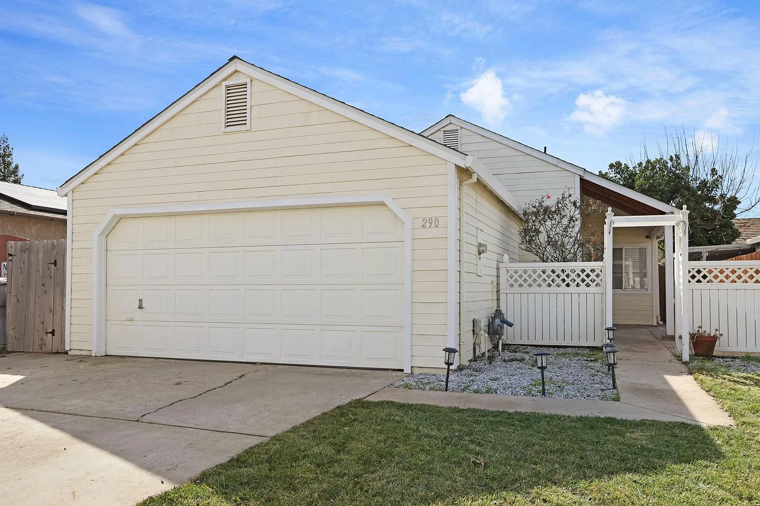 290 Odessa Way photo 1