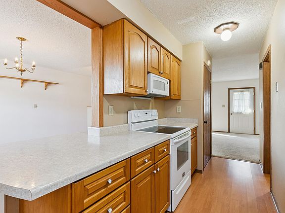 5th image of 3919 Memory Ln #3919