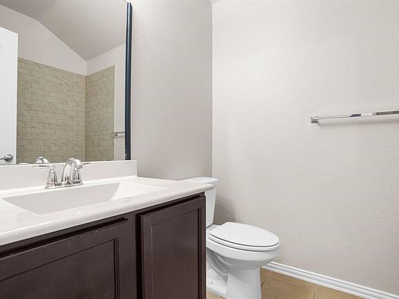 2nd image of 2933 Pecan Grove Dr