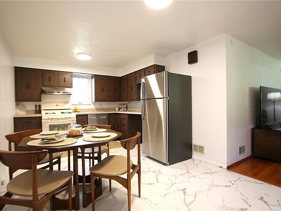 3rd image of 4548 Mapledale Dr